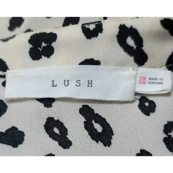 Lush Warren Split Neck Animal Print Blouse Size 3X - Picture 5 of 6